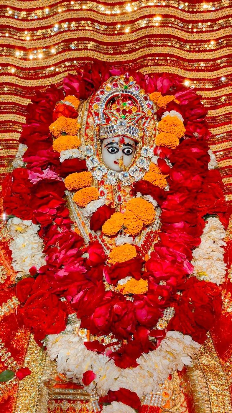 Maa Jayanti Devi adorned with red flowers